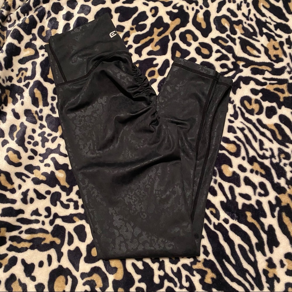 Black Scrunch Booty Leggings